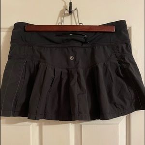 Black Lululemon running skirt